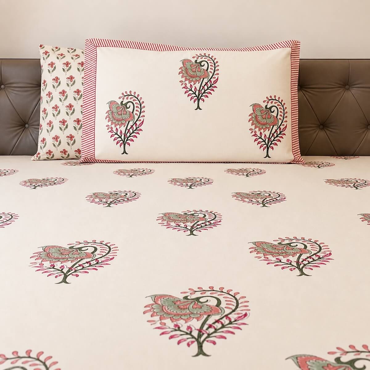 Cream pink boota floral block print cotton king size bed sheet with pillow covers 108x108 inch