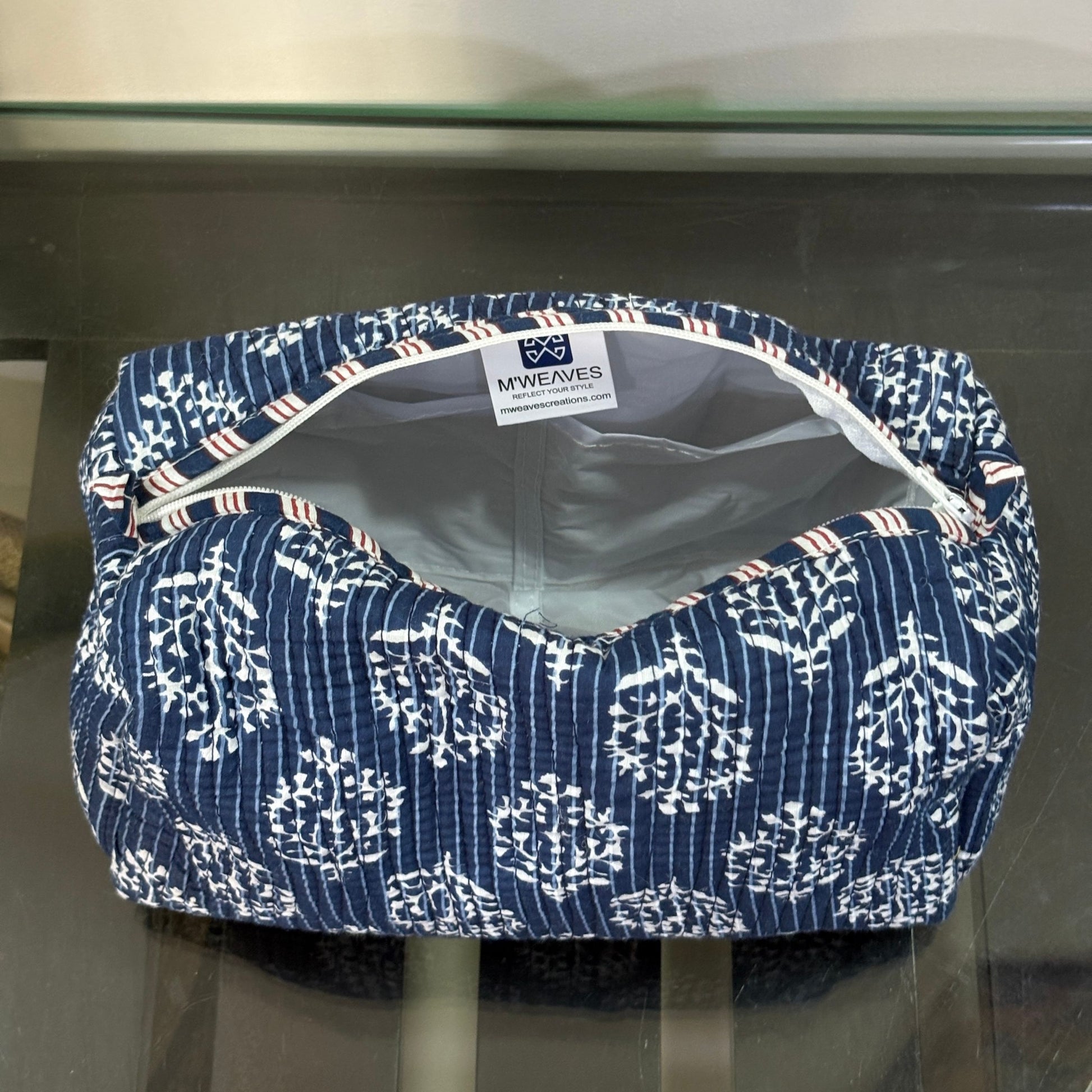 Pouch interior details