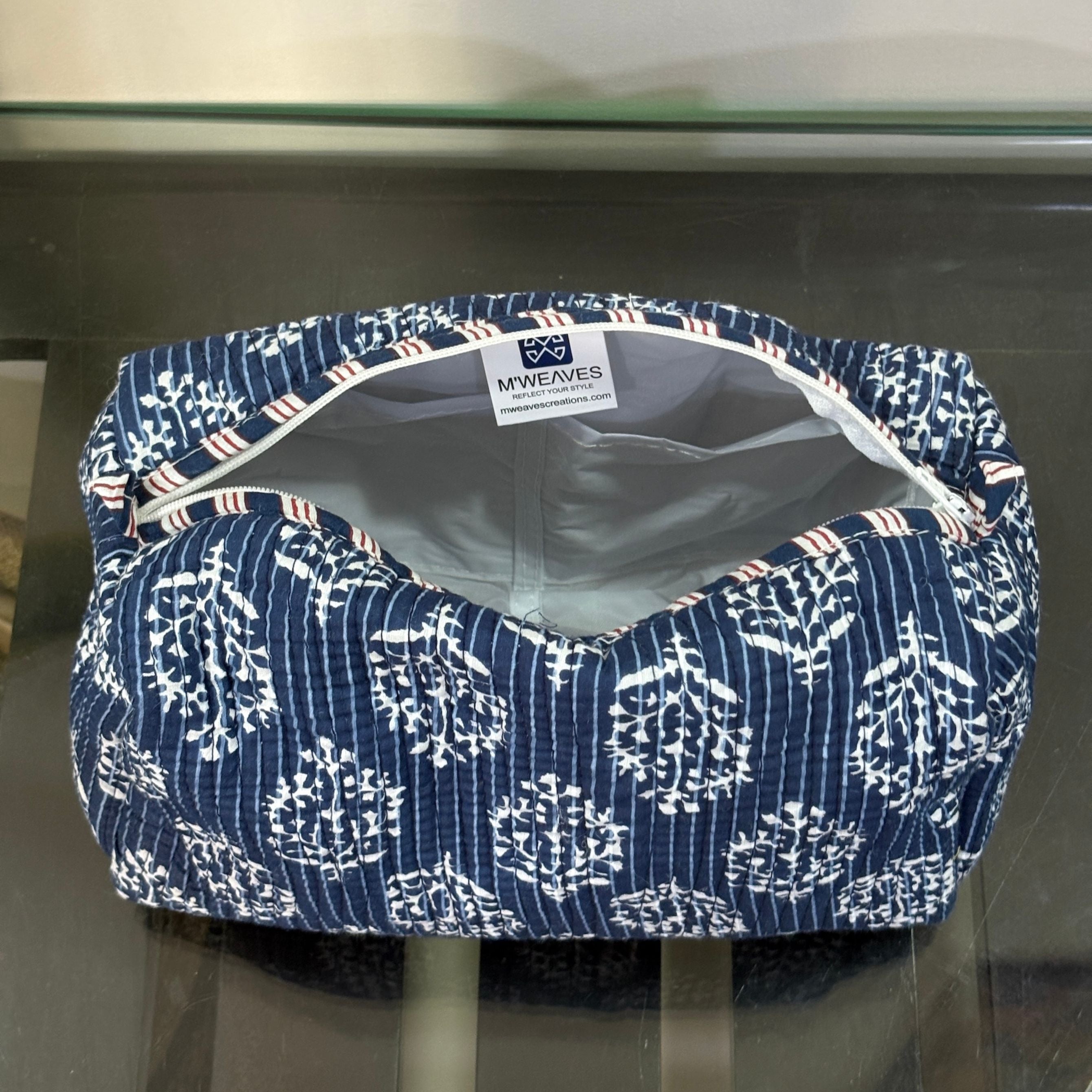 Pouch interior details
