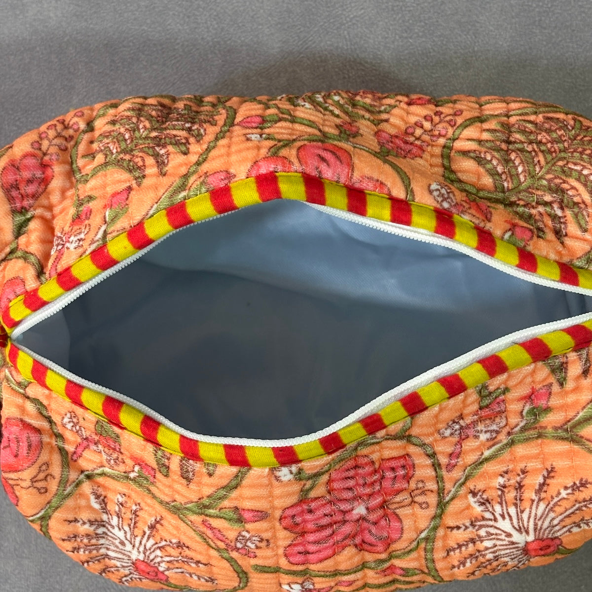Vanya Edit: Vanya Gul Quilted Velvet Toiletry Set